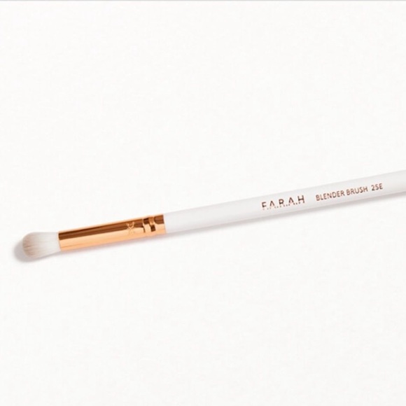 Farah Makeup Farah Beauty Luxurious Blender Brush Rose Gold